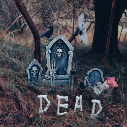 Halloween dekorácia s náhrobným kameňom